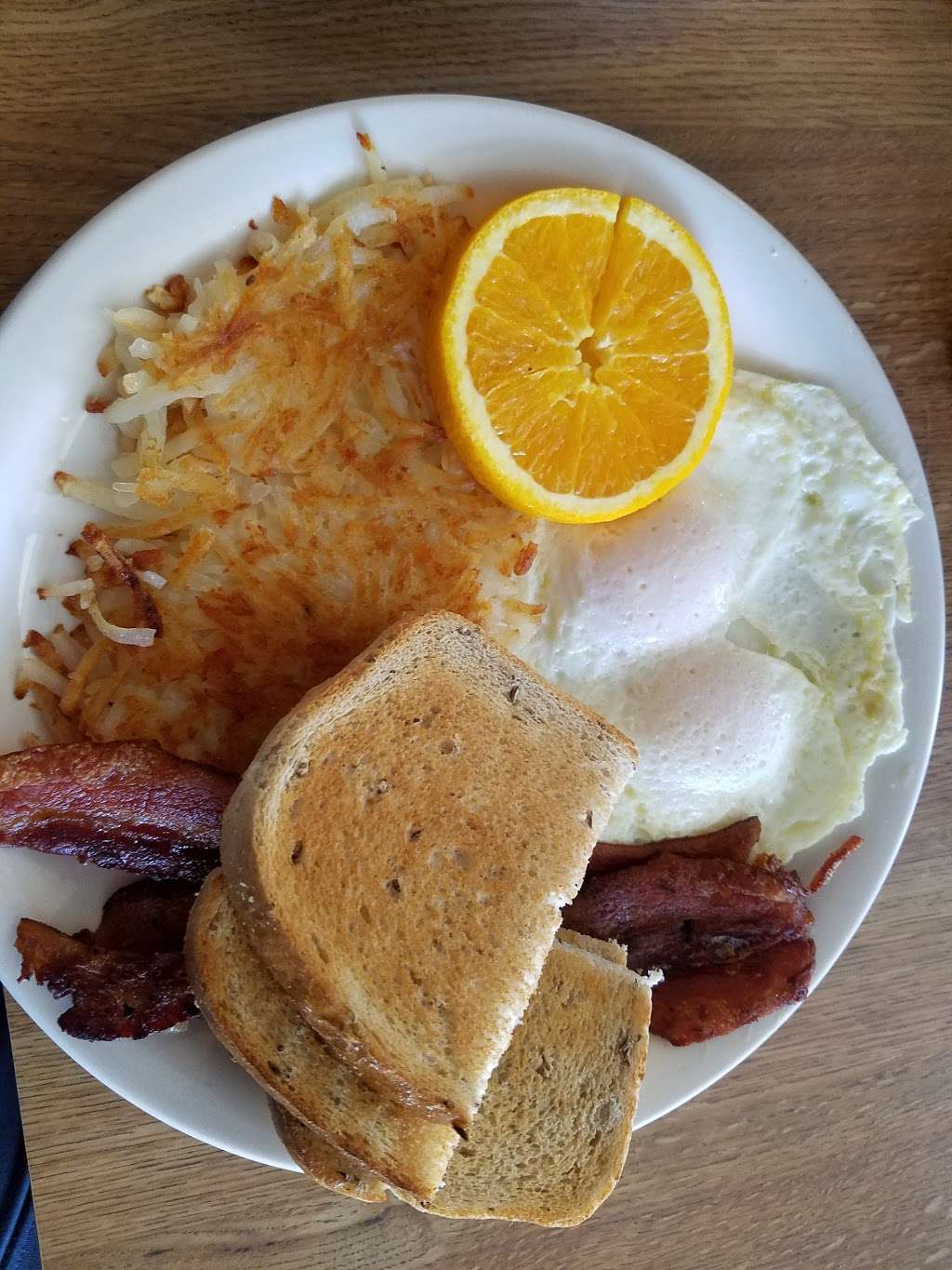 Viola Cafe | 102 N Elm St, Three Oaks, MI 49128, USA | Phone: (269) 756-9420