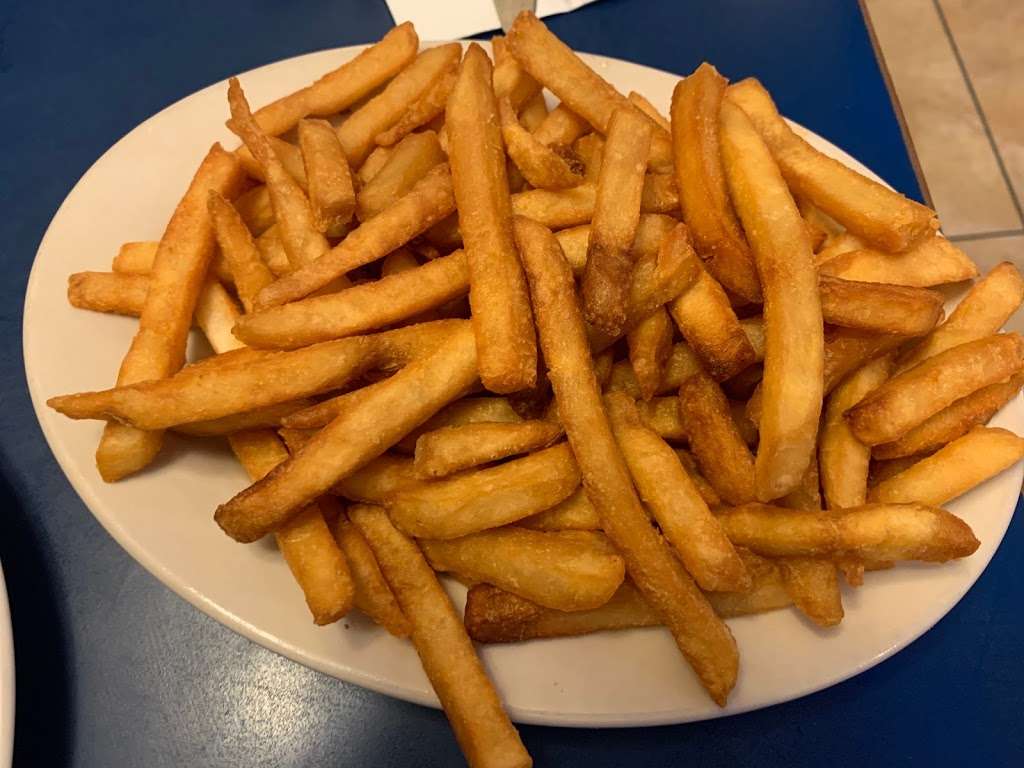 Meadowlands Diner | 320 NJ-17, Carlstadt, NJ 07072, USA | Phone: (201) 935-5444