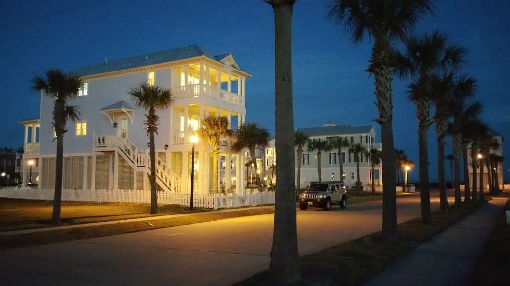 Galveston Luxury Vacation Rentals/ SeaGlass Beachtown | 734 Ramsar Rd, Galveston, TX 77550, USA | Phone: (713) 962-1672