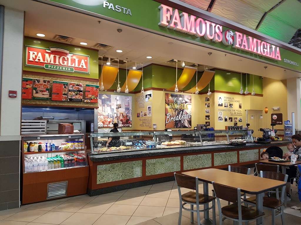 Famous Famiglia Pizzeria | 5300 S Howell Ave, Milwaukee, WI 53207, USA | Phone: (414) 747-5252