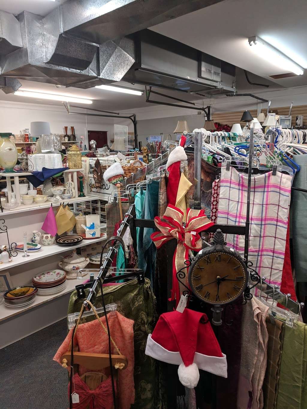 Leeward Light Thrift Store | 126 Bridge Rd, Salisbury, MA 01952 | Phone: (978) 465-1141