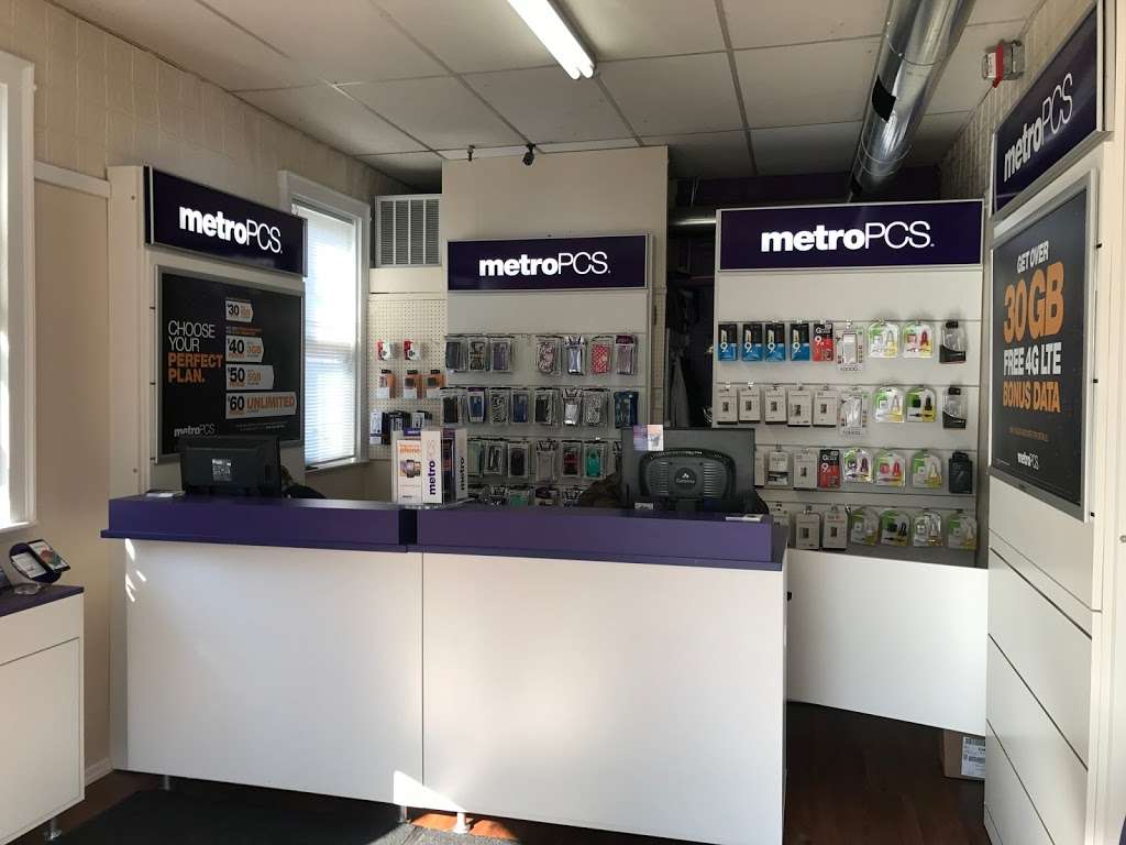 Metro by T-Mobile | 407 Park Ave, Woonsocket, RI 02895, USA | Phone: (401) 356-0004