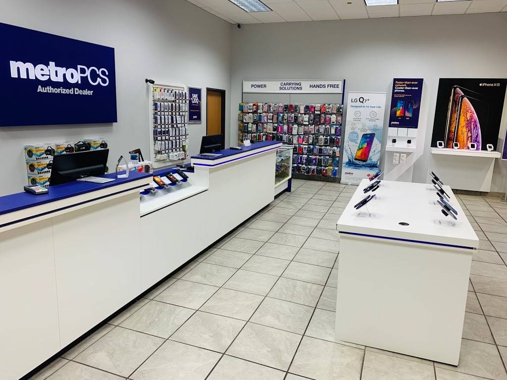 Metro by T-Mobile | 18000 Vernier Rd Ste 752, Harper Woods, MI 48225 | Phone: (313) 800-3777