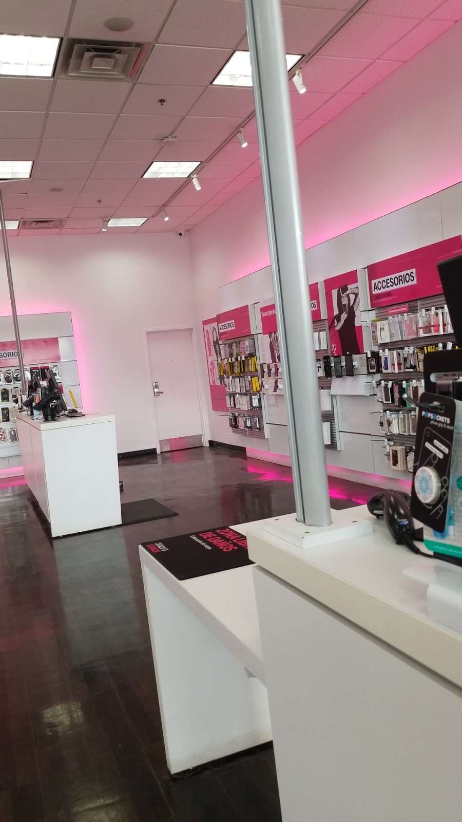 T-Mobile | 5823 S Kedzie Ave, Chicago, IL 60629, USA | Phone: (773) 436-0200