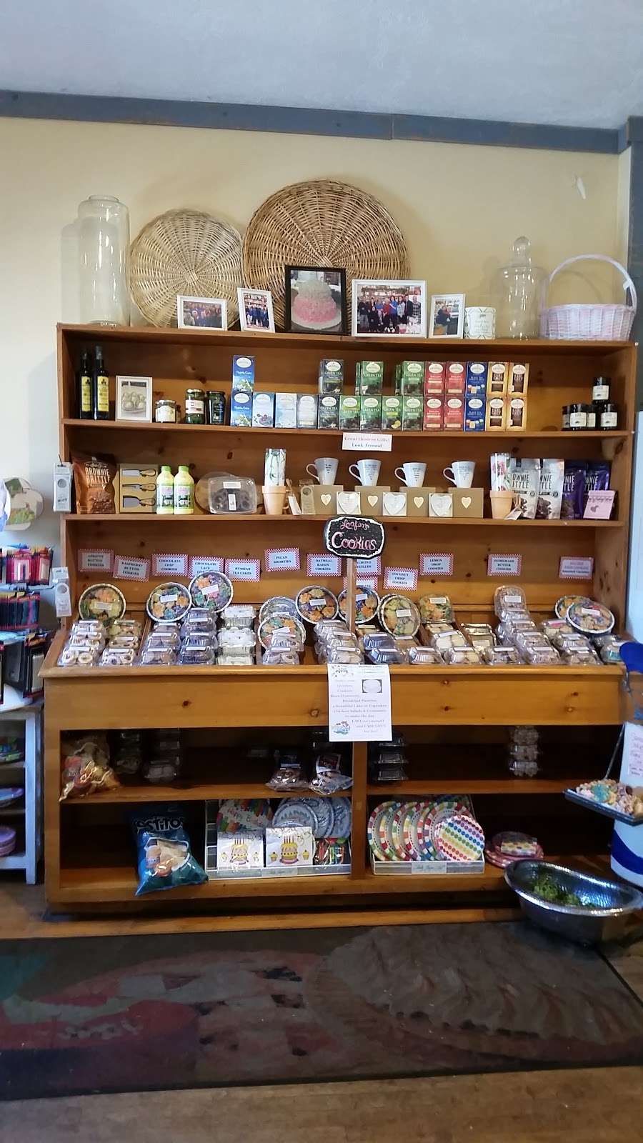 Loafers Bakery & Gourmet Shoppe | 175 Birch Hill Rd, Locust Valley, NY 11560, USA | Phone: (516) 759-9464