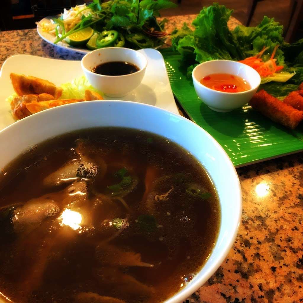 Lets Pho | 1701 Fairway Dr #2a, Alvin, TX 77511, USA | Phone: (281) 245-6360