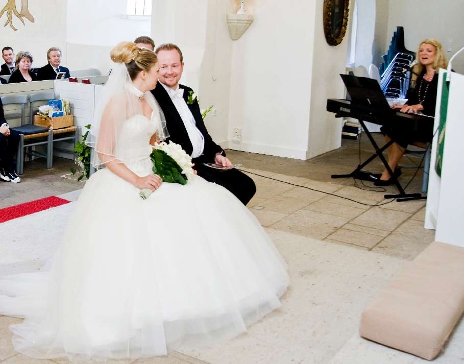 Wedding Singer & Pianist Houston | 9750 Windwater Dr Apt #634, Houston, TX 77075, USA | Phone: (713) 566-0524