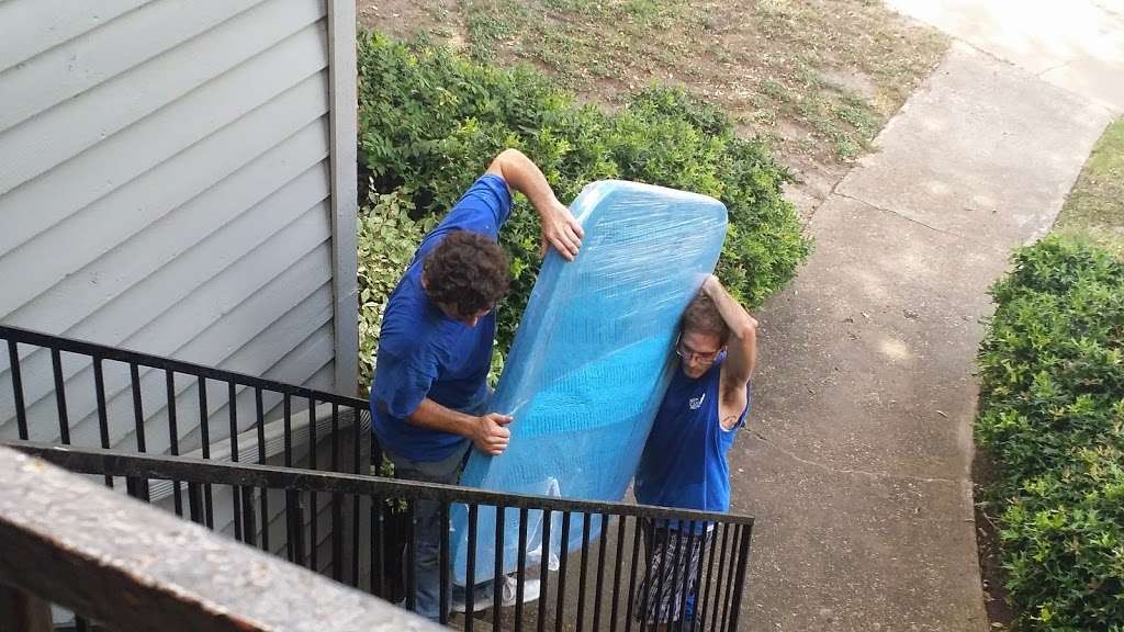 New Caney Movers LLC | 20990 Brazos Dr, New Caney, TX 77357, USA | Phone: (281) 354-3315