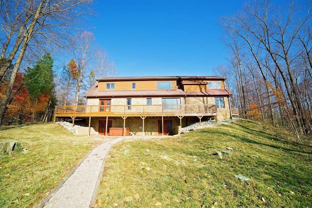 12000 Moores Vineyard Rd - Vacation Rental close to Brown County | 12000 Moores Vineyard Rd, Columbus, IN 47201, USA | Phone: (646) 360-0146