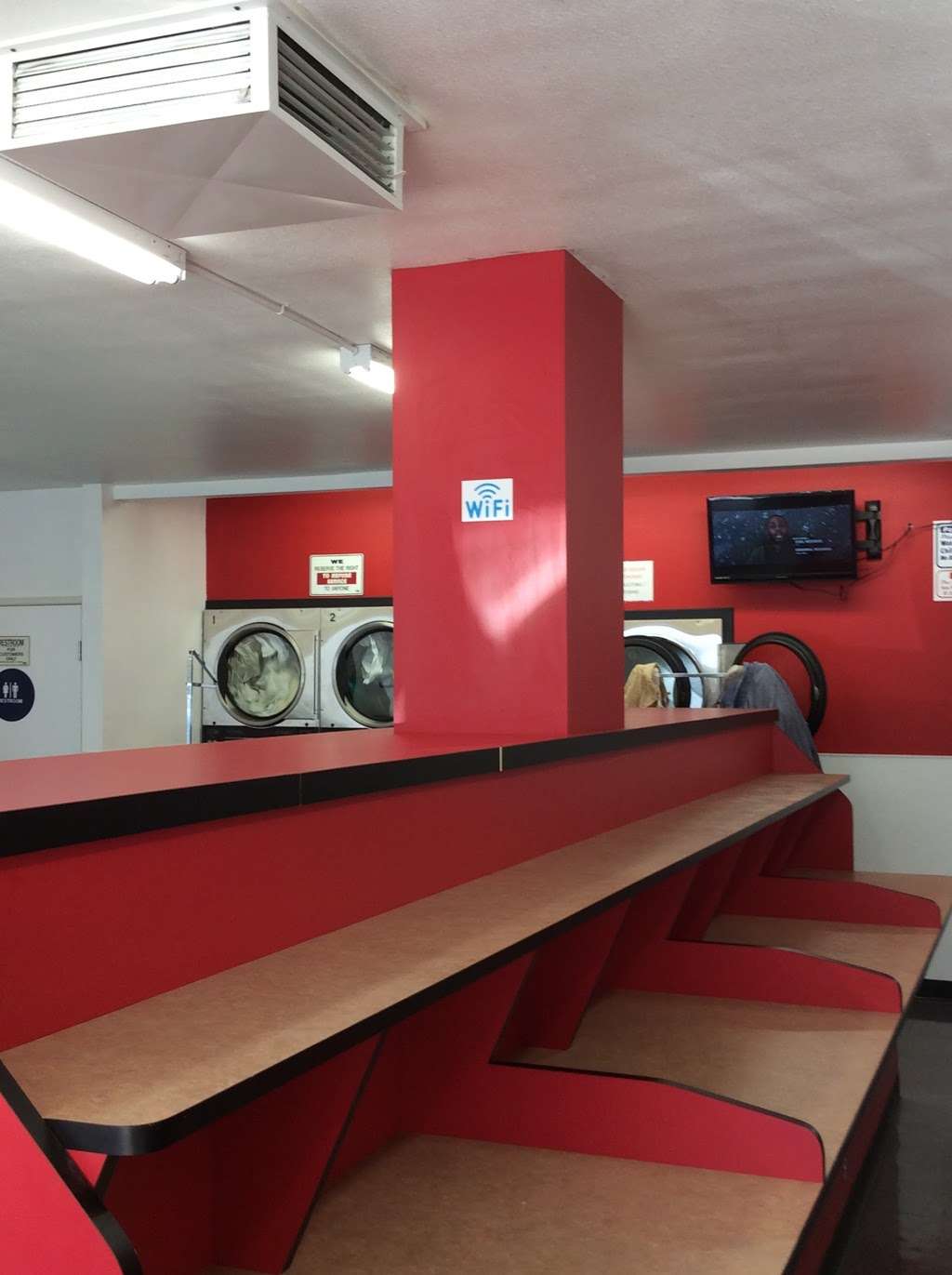 College Square Coin Laundry | 156 N Ashwood Ave, Ventura, CA 93003, USA | Phone: (805) 658-9912