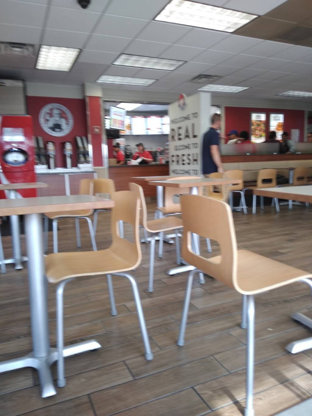 Wendys | 2310 S 43rd St, Milwaukee, WI 53219, USA | Phone: (414) 384-0076