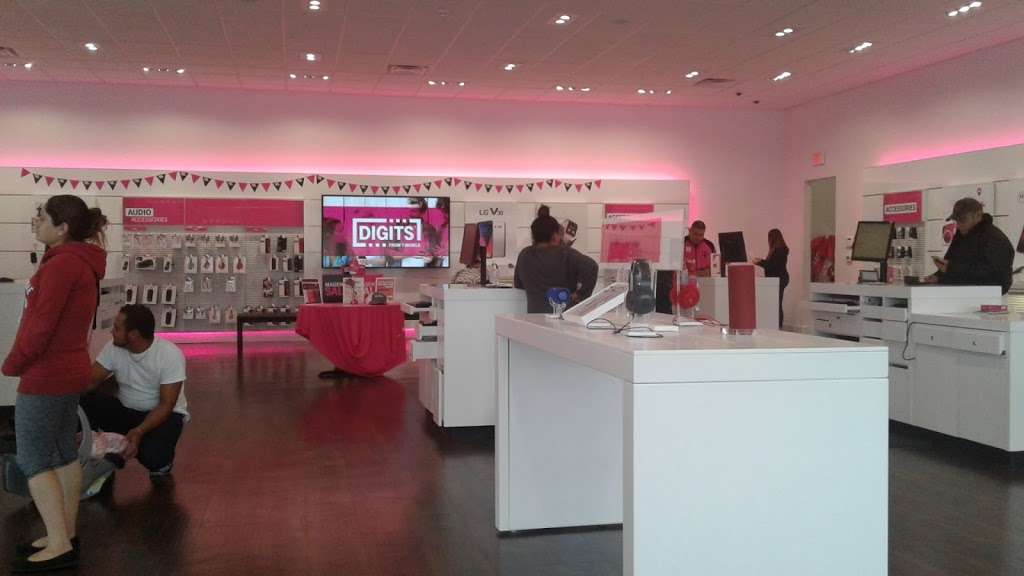 T-Mobile | 11160 Northwest Fwy Ste 100, Houston, TX 77092, USA | Phone: (713) 680-8053