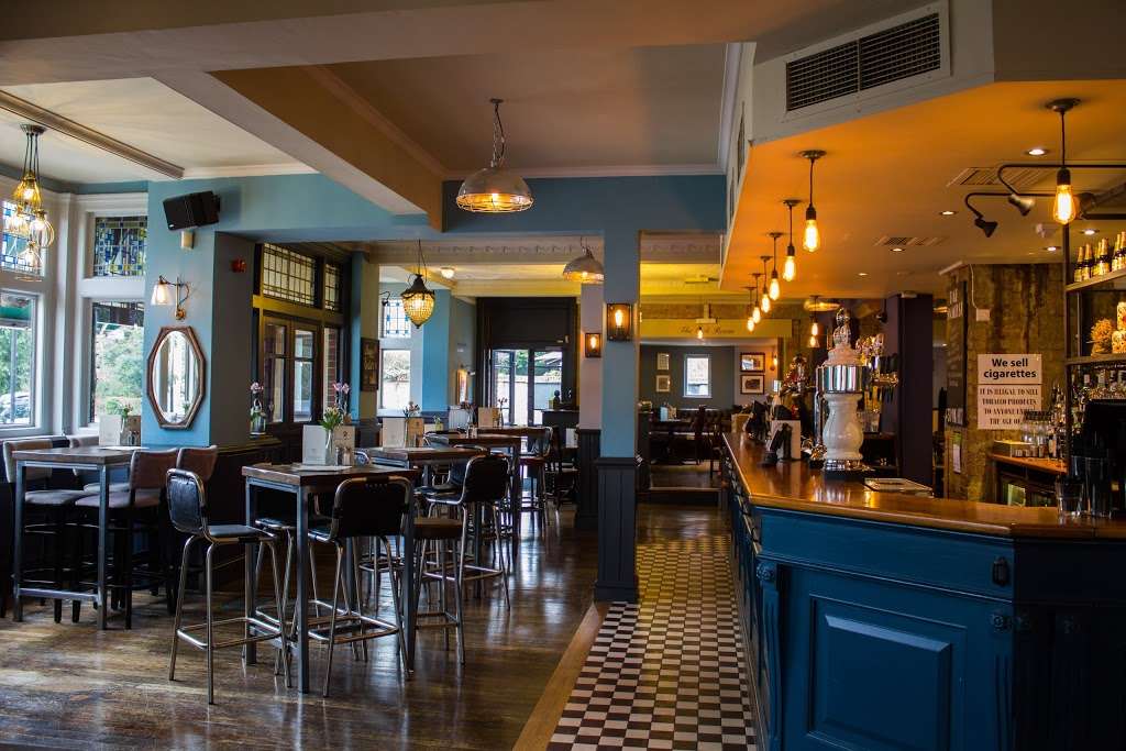 The Salisbury Arms | Hoppers Rd, London N21 3NP, UK | Phone: 020 8882 9103