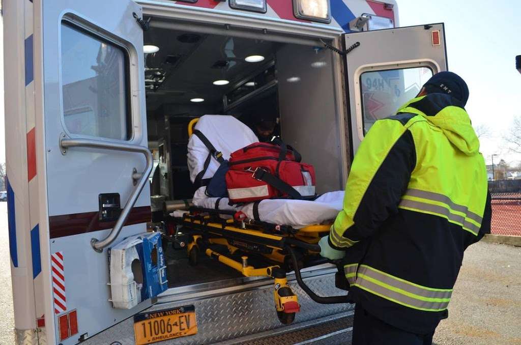 Jamaica Estates Holliswood South Bayside Volunteer Ambulance Cor | 207-07 Union Tpke, Oakland Gardens, NY 11364, USA | Phone: (718) 464-0592