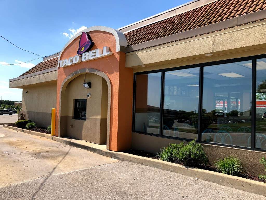 Taco Bell | 1000 S Kennedy Dr, Carpentersville, IL 60110, USA | Phone: (847) 426-5743