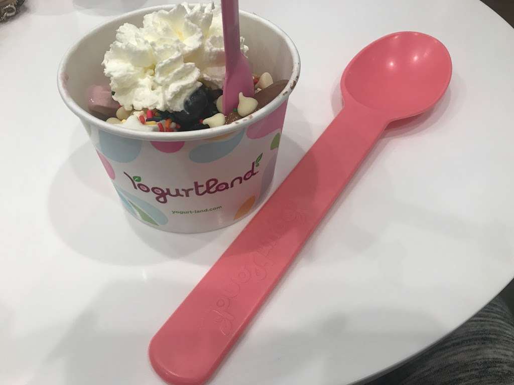 Yogurtland | 7170 Skillman St #120, Dallas, TX 75231, USA | Phone: (972) 803-4601