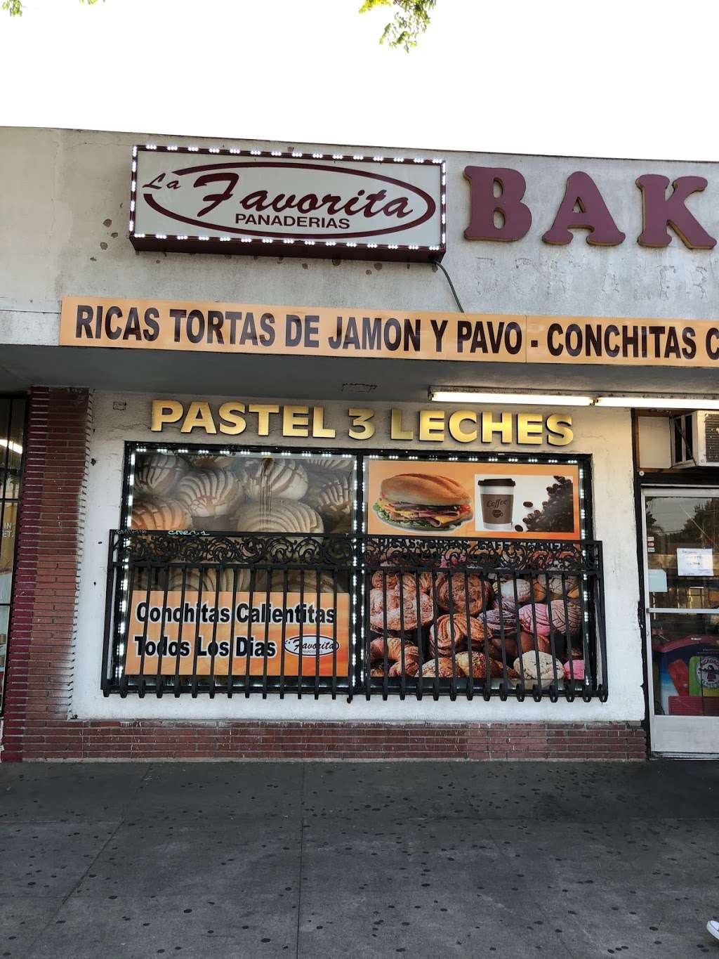 La Favorita Bakery | 11555 Atlantic Ave, Lynwood, CA 90262, USA | Phone: (310) 763-9842