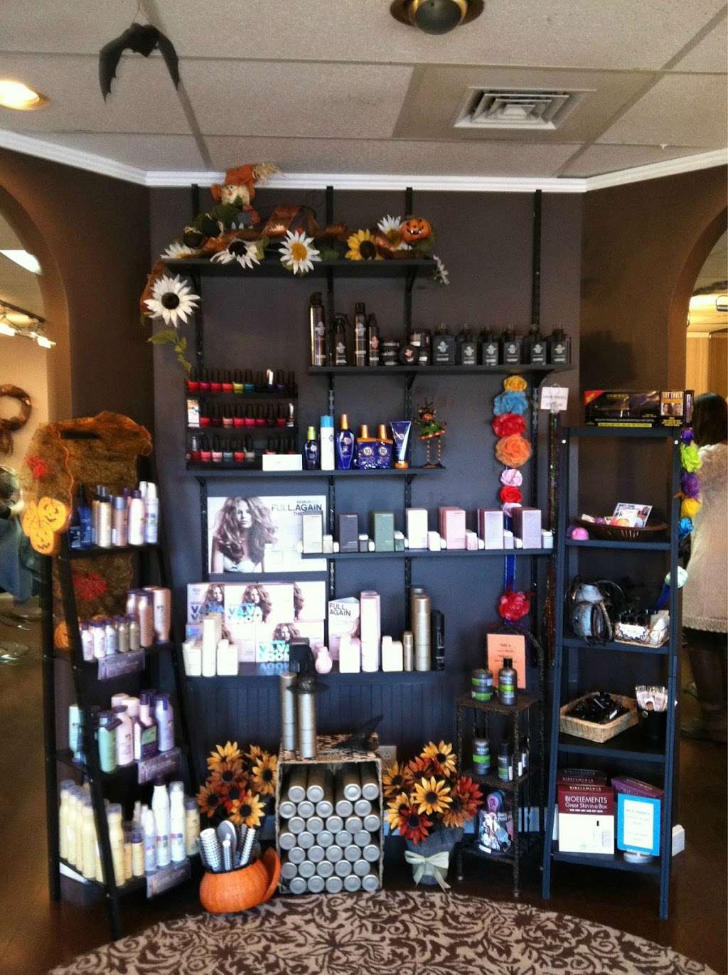 Klever Klippers Salon | 18 Main St, Townsend, MA 01469, USA | Phone: (978) 597-5267