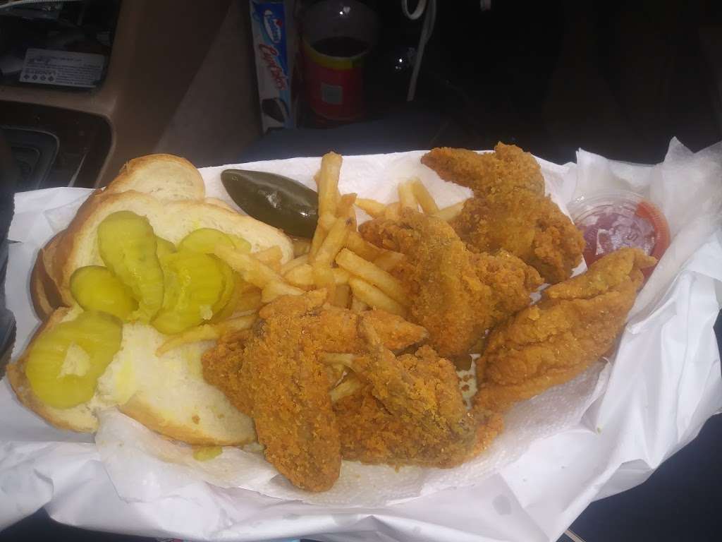 Stanleys Catfish & Wings | 3146 Cedar Crest Blvd, Dallas, TX 75203, USA | Phone: (214) 941-1523