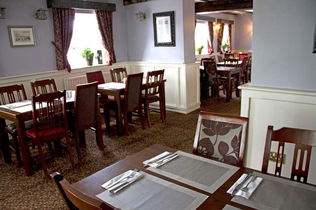 The Rabbits Pub and Restaurant | Stapleford Rd, Stapleford Abbotts, Romford RM4 1RP, UK | Phone: 01708 688203