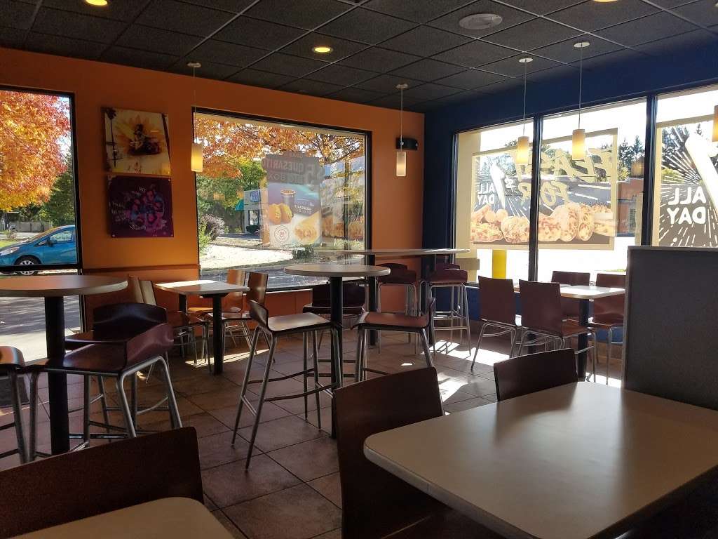 Taco Bell | 405 W Sunset Dr, Waukesha, WI 53189, USA | Phone: (262) 521-2127