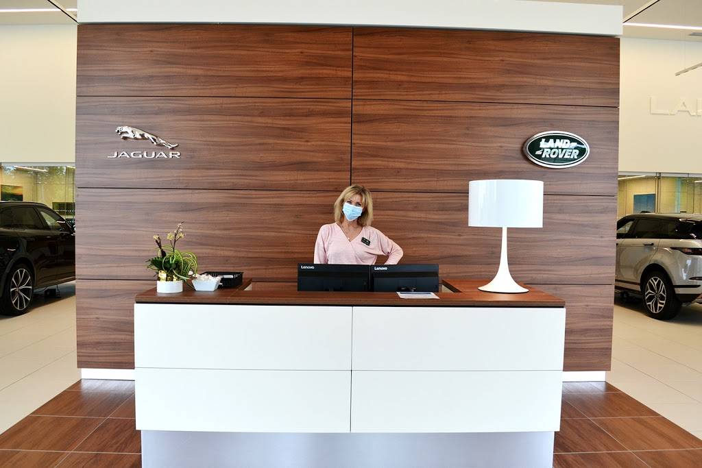 Land Rover Service Center | 1525 E 77th St, Richfield, MN 55423, USA | Phone: (612) 442-1369