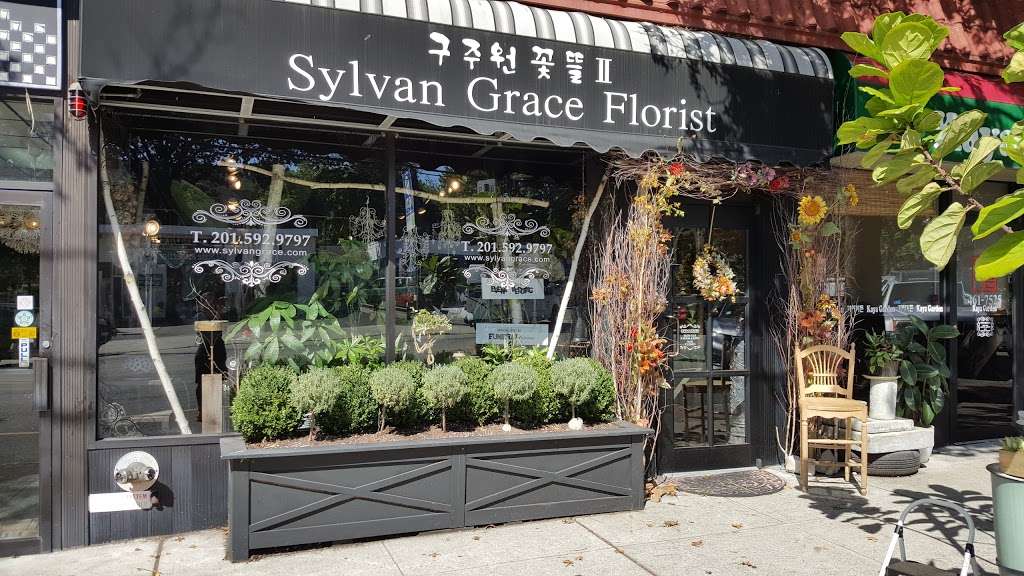 Sylvan Grace Florist | 444 Broad Ave, Leonia, NJ 07605, USA | Phone: (201) 592-9797