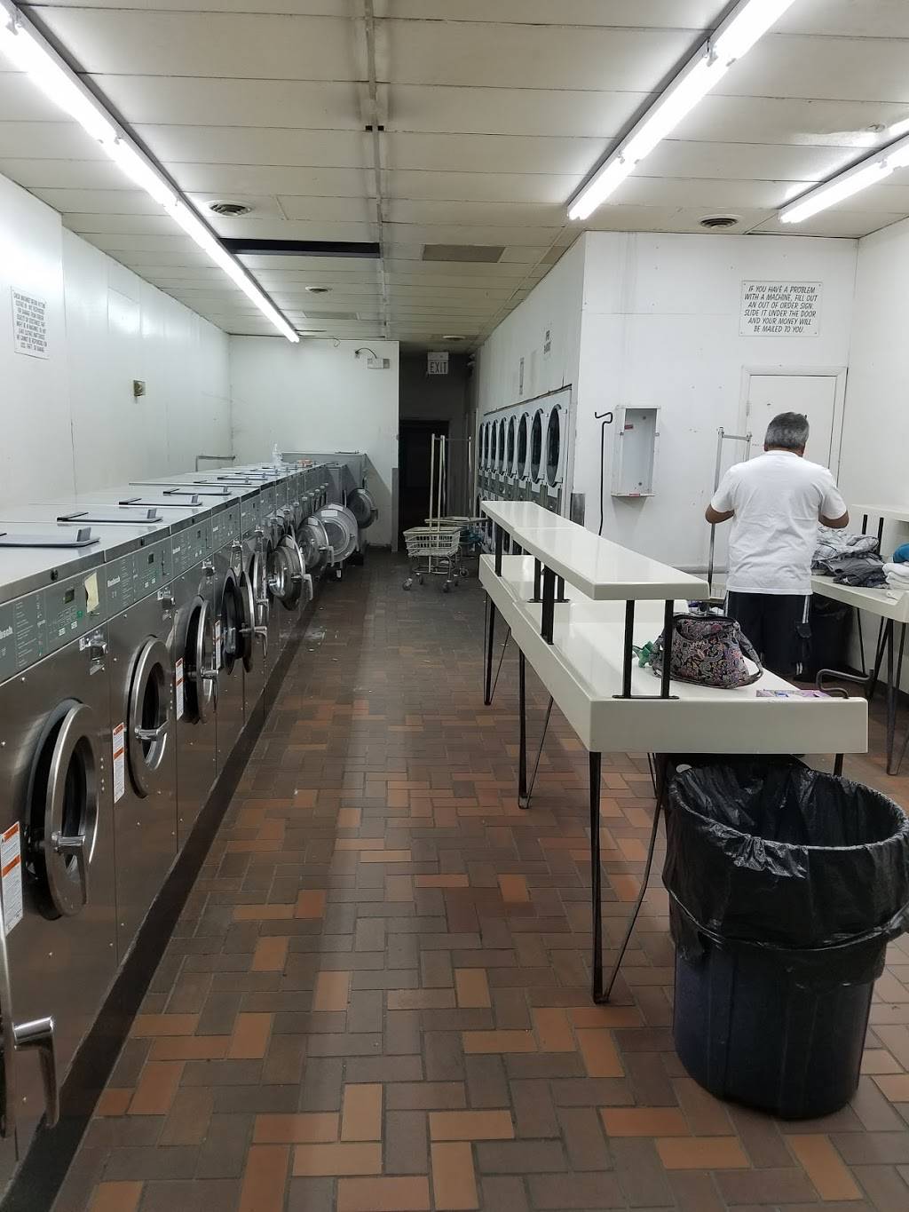 Brooklyn 24 Hour Laundromat | 4304 Ridge Rd, Brooklyn, OH 44144, USA | Phone: (440) 328-8933