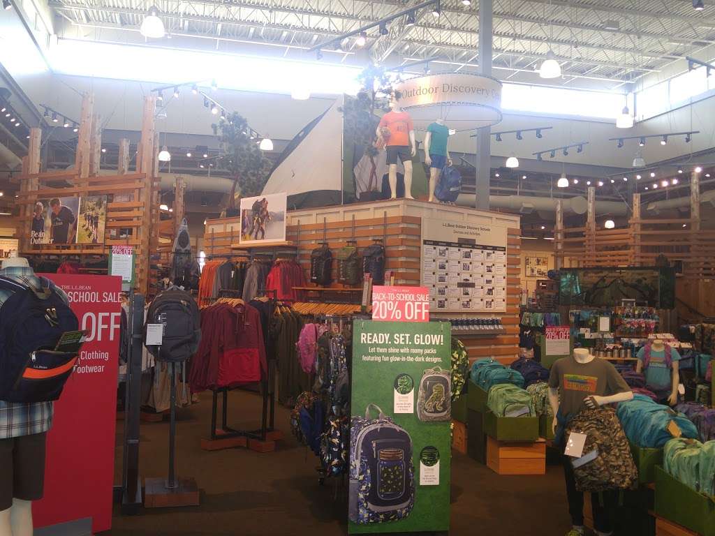 L.L. Bean | 100 W Higgins Rd, South Barrington, IL 60010, USA | Phone: (888) 552-5548