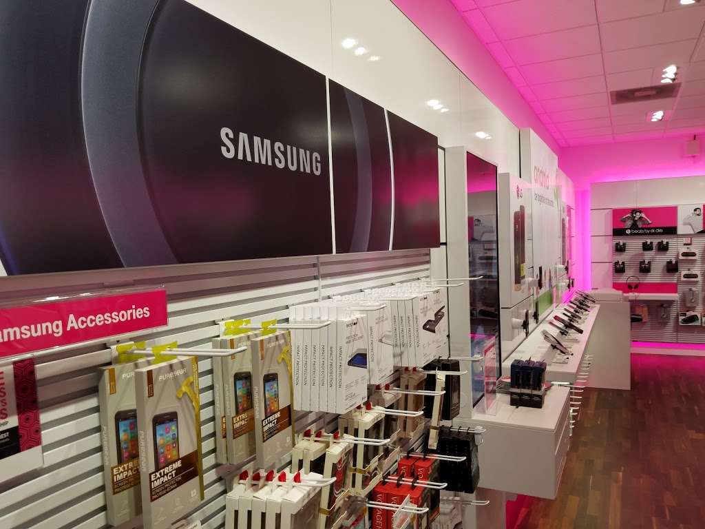 T-Mobile | 2946 US-34, Oswego, IL 60543, USA | Phone: (630) 554-1701