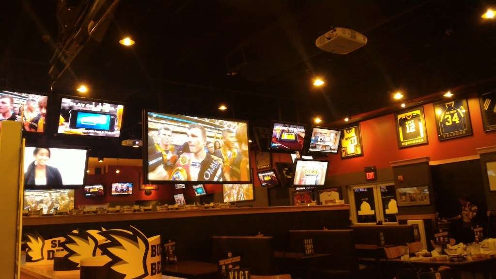 Buffalo Wild Wings | 524 Fort Evans Rd NE, Leesburg, VA 20176, USA | Phone: (703) 779-4646