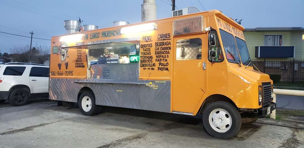 mi lindo Michoacan food truk | 8353 Winkler Dr, Houston, TX 77017, USA