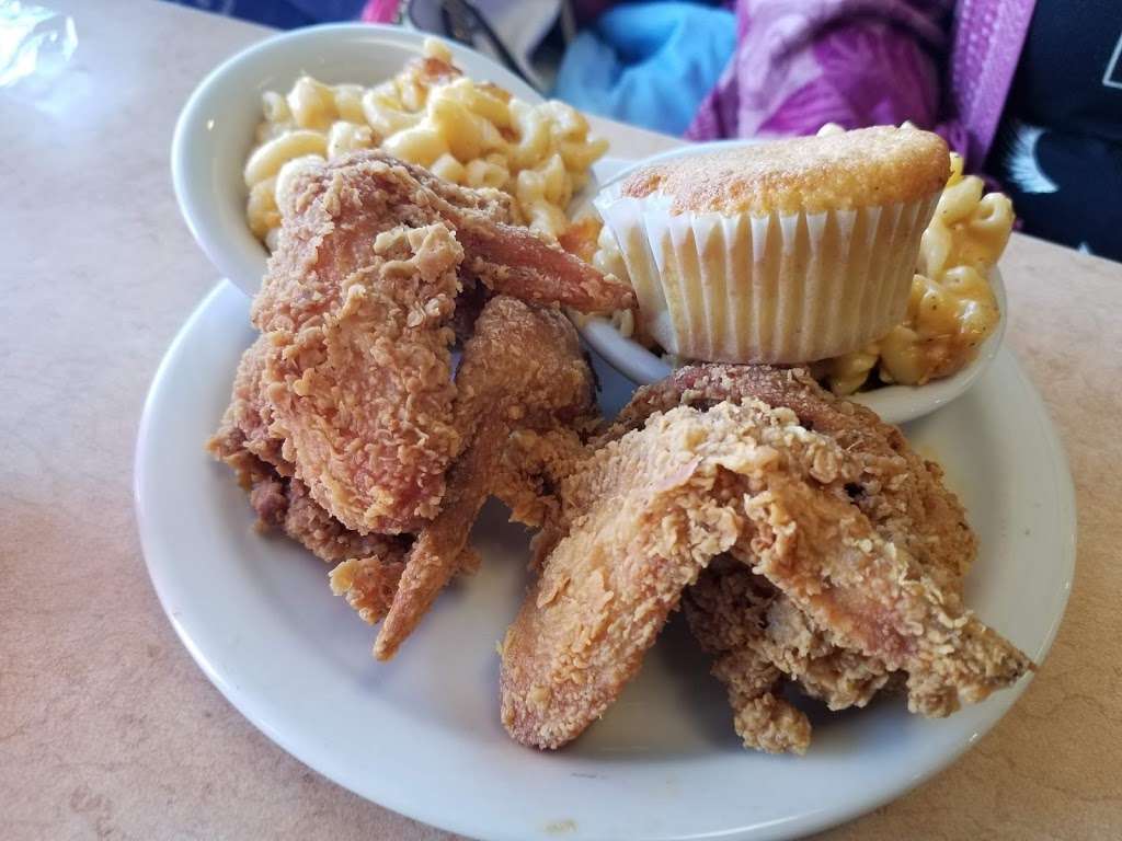Mandys Soul Food Kitchen | 431 N Bolingbrook Dr, Bolingbrook, IL 60440, USA | Phone: (630) 485-7291