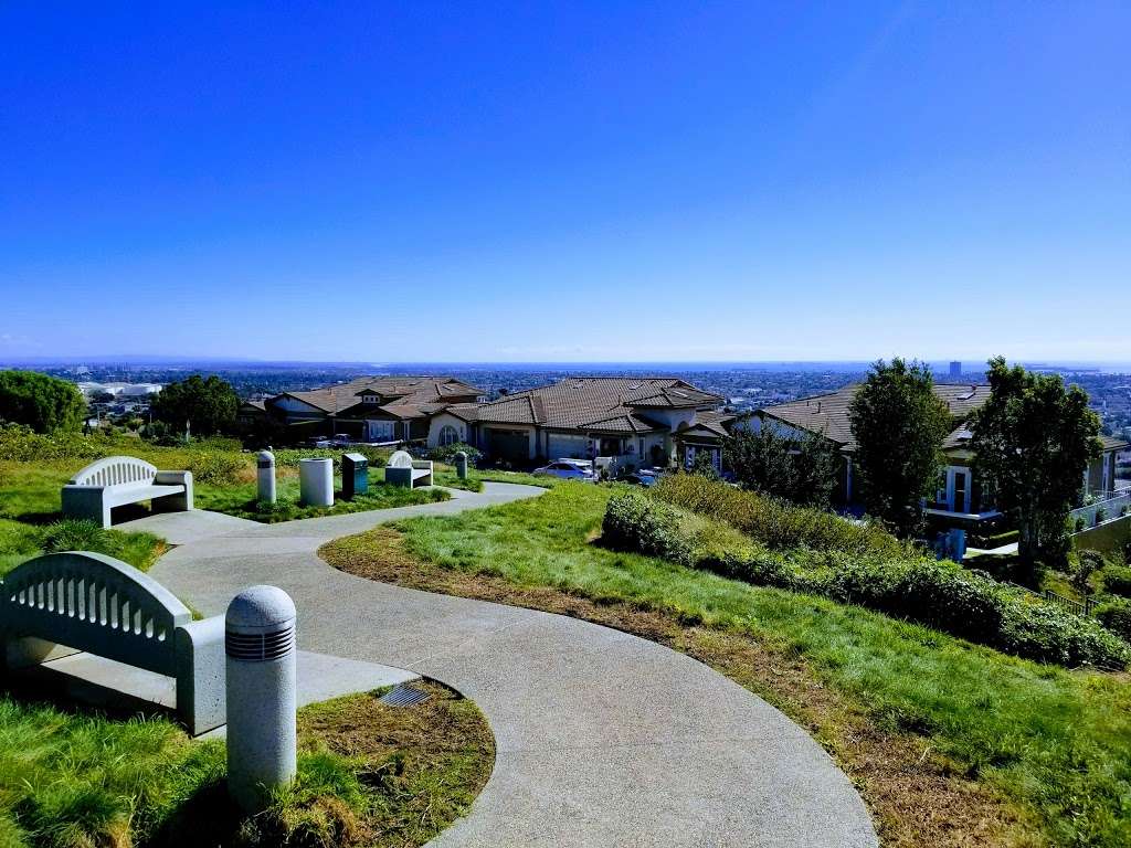 Sunset View Park | 2300 Skyline Dr, Signal Hill, CA 90755 | Phone: (562) 989-7306