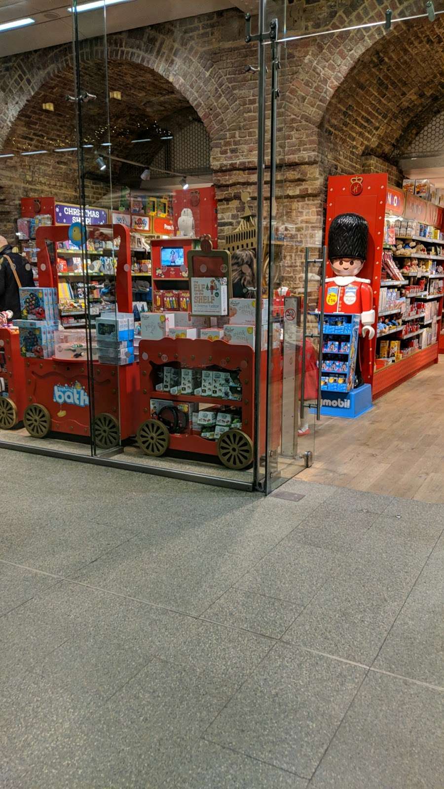 Hamleys | Unit 8a, St Pancras International, Euston Rd, Kings Cross, London N1C 4QP, UK | Phone: 020 7479 7366