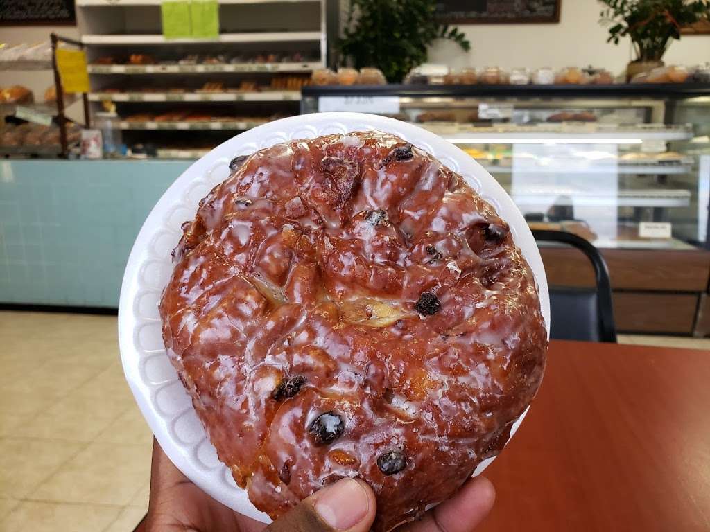 Family Bakery & Mrs. Doughnut | 8733 Cooper Rd, Alexandria, VA 22309, USA | Phone: (703) 799-2920