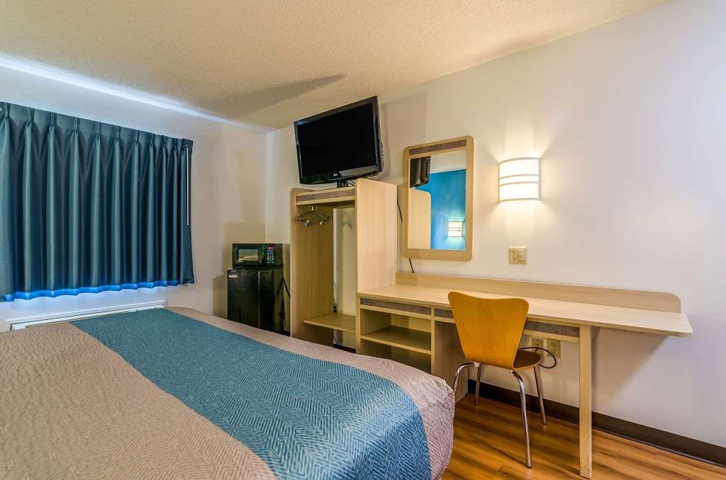 Motel 6 Gordonville | 2959 Lincoln Hwy E, Gordonville, PA 17529, USA | Phone: (717) 687-3880