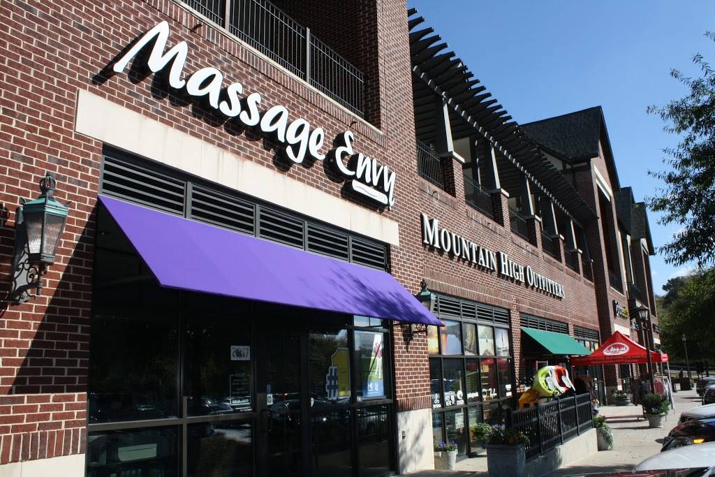 Cahaba Village | Cahaba Village Plaza, Mountain Brook, AL 35243, USA | Phone: (205) 939-3111