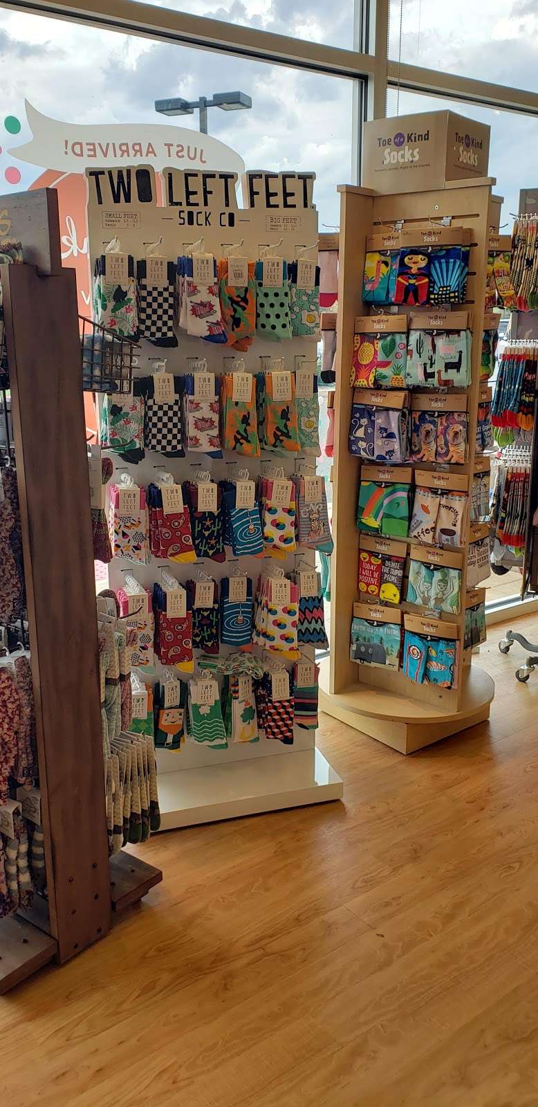 Normans Hallmark Shop | 1255 Raritan Rd, Clark, NJ 07066, USA | Phone: (732) 388-2568