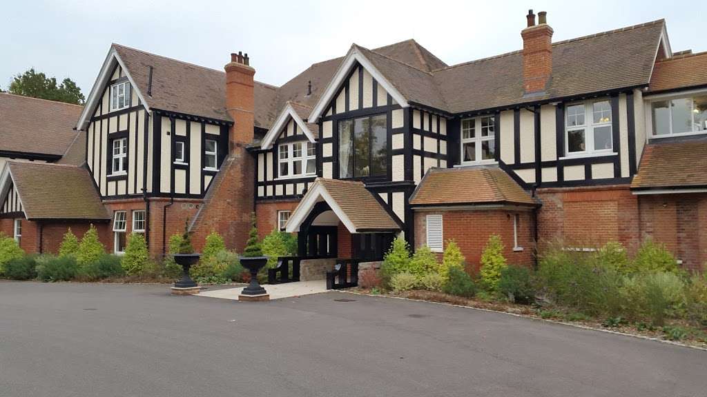 Reynolds Retreat | Quarry Hill Rd, Borough Green, Sevenoaks TN15 8PB, UK | Phone: 01732 446051