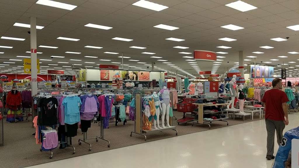 Target | 7800 S Lovers Lane Rd, Franklin, WI 53132, USA | Phone: (414) 448-4000