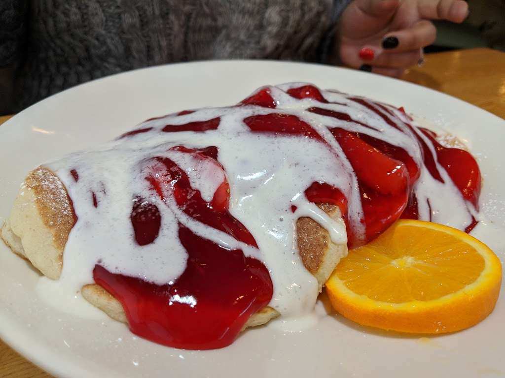 Hotcakes Emporium Pancake House & Restaurant | 5201 E US Hwy 36, Avon, IN 46123, USA | Phone: (317) 745-6262