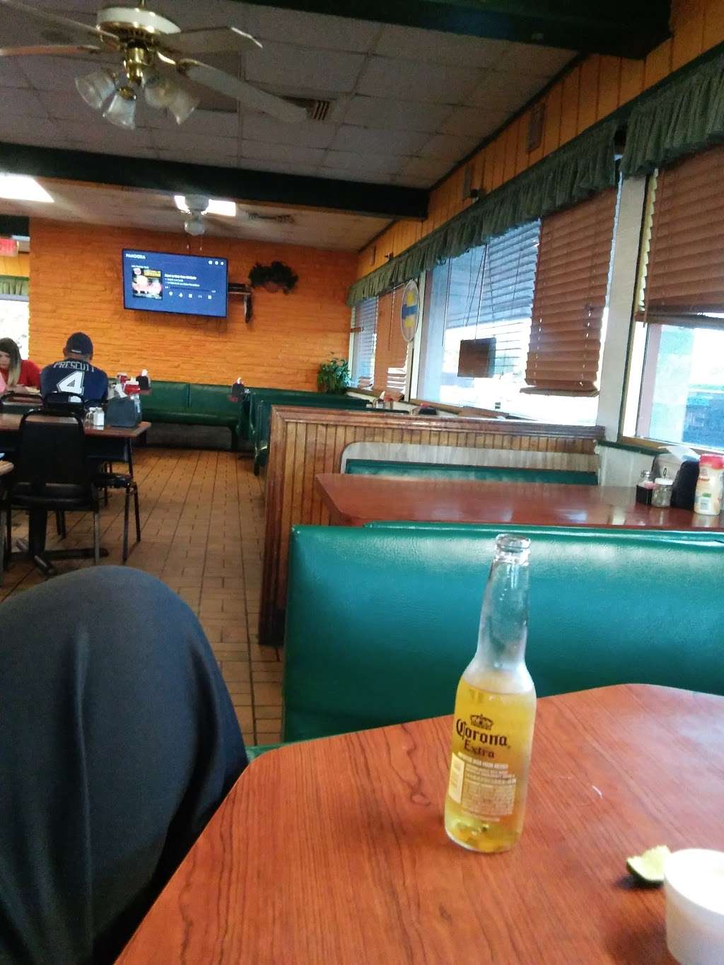 El Cacique Taqueria | 2409 N Alexander Dr, Baytown, TX 77520 | Phone: (832) 572-7147