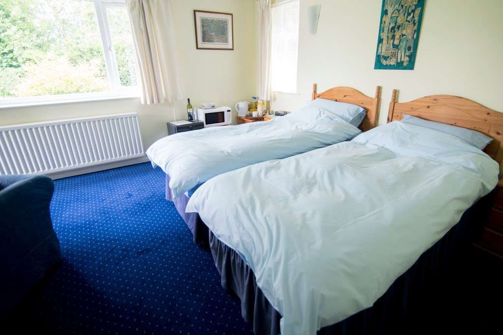 Courtlands Nurseries Bed and Breakfast | Chilling St, East Grinstead RH19 4JF, UK | Phone: 01342 810780