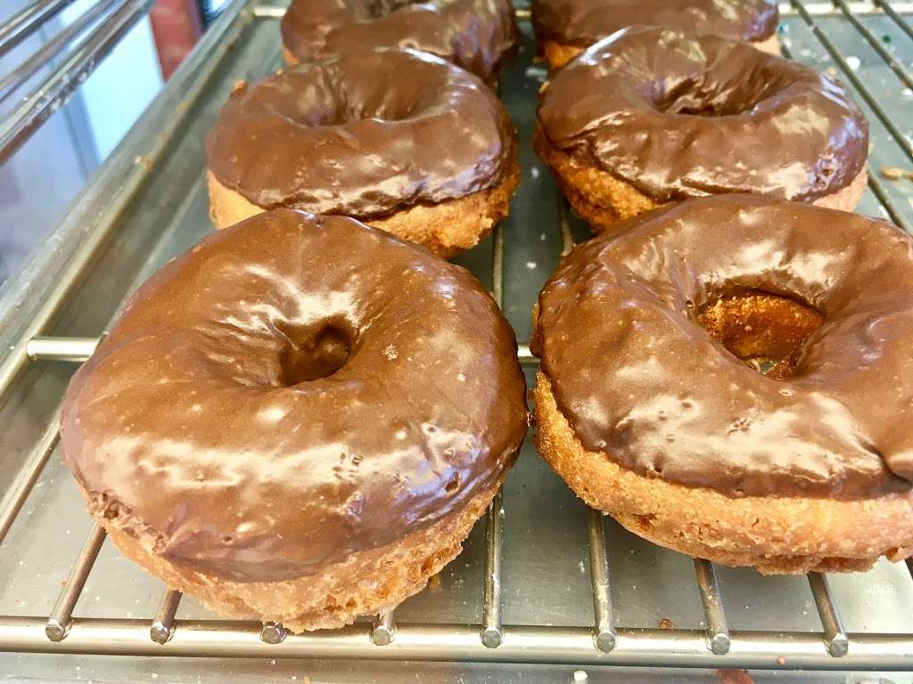 Leucadia Donut Shoppe | 1604 N Coast Hwy 101, Encinitas, CA 92024, USA | Phone: (760) 942-8981