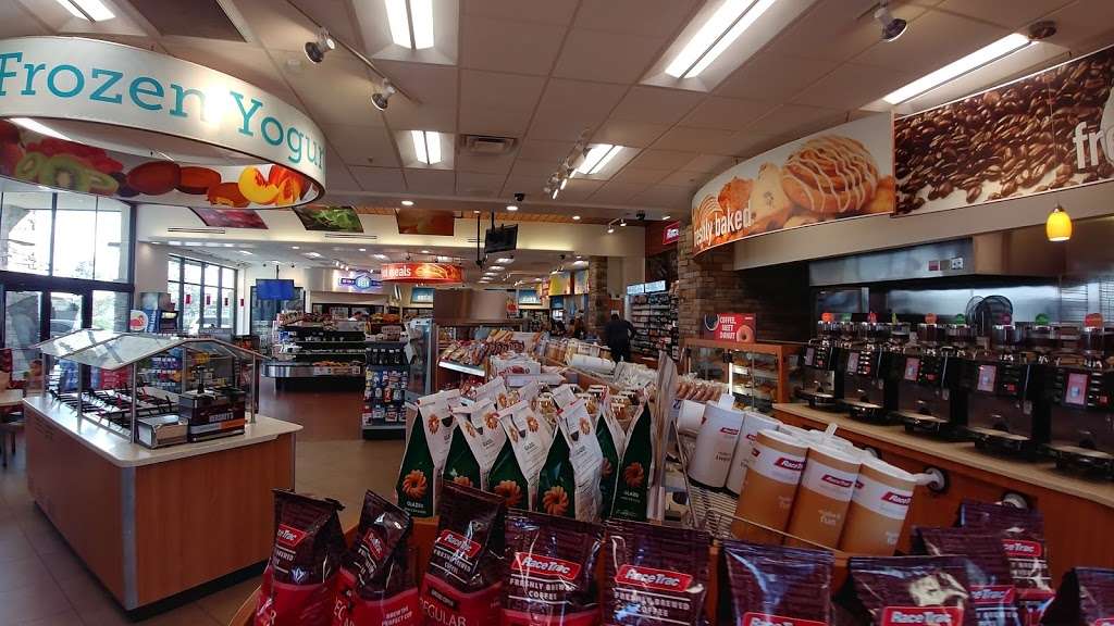 RaceTrac | 43250 US-27, Davenport, FL 33837, USA | Phone: (863) 424-0761