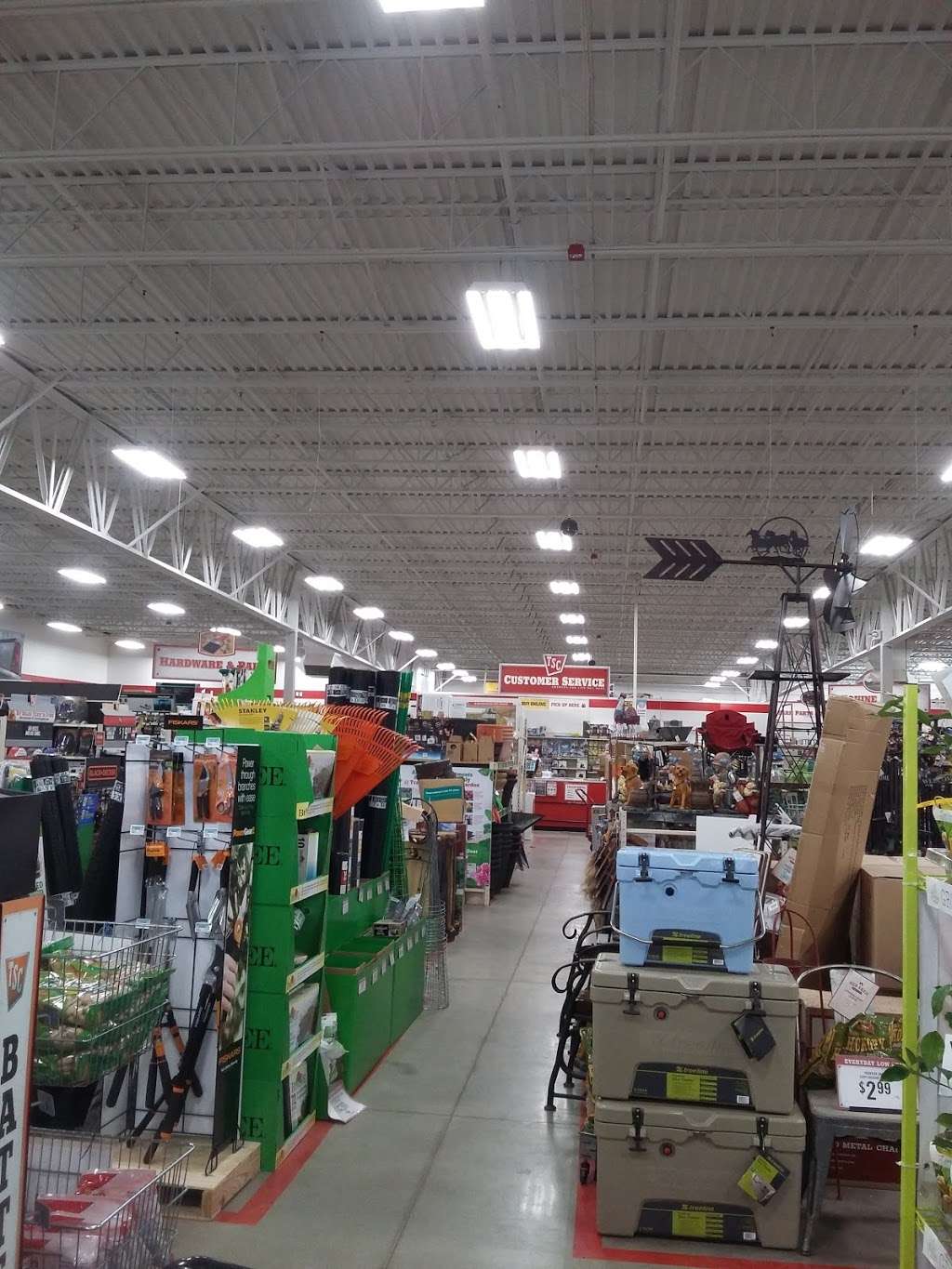 Tractor Supply Co. | 1801 Milwaukee Ave, Burlington, WI 53105, USA | Phone: (262) 763-2425