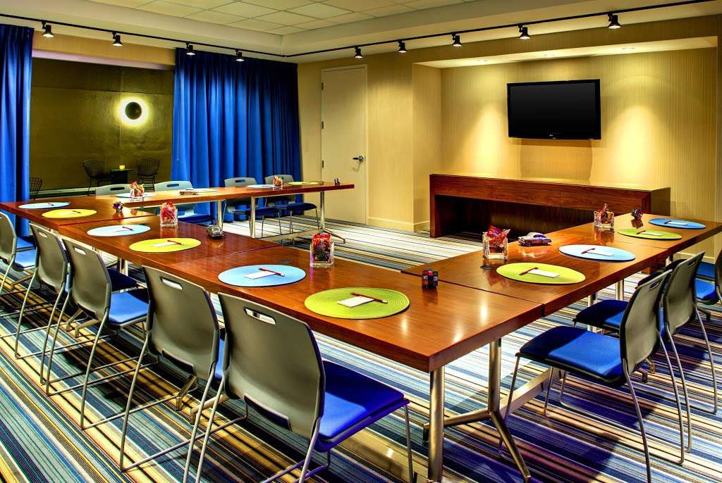 Aloft Leawood-Overland Park | 11620 Ash St, Leawood, KS 66211, USA | Phone: (913) 345-9430