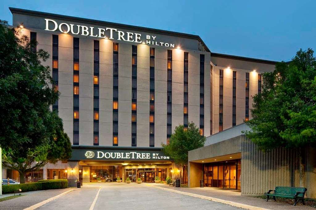 DoubleTree by Hilton Hotel Dallas Near the Galleria | 4099 Valley View Ln, Dallas, TX 75244, USA | Phone: (972) 385-9000
