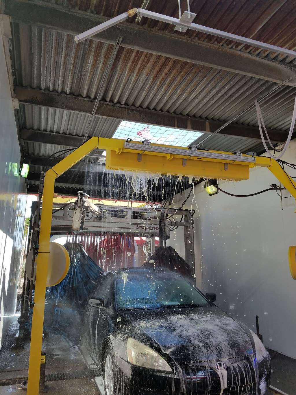 Weiss Guys Express Car and Dog Wash | 10380 N 59th Ave, Glendale, AZ 85302, USA | Phone: (623) 878-4236